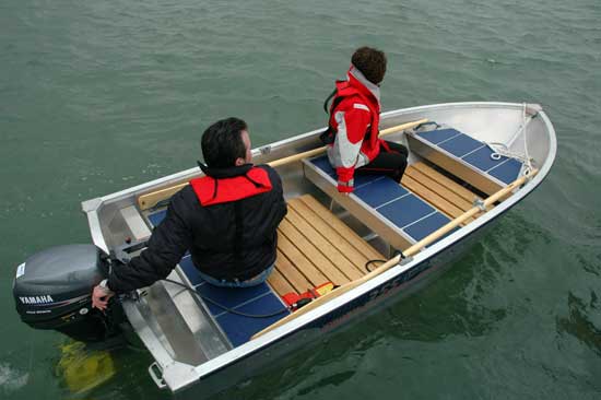 Фото лодки Linder Sportsman 355: с точки зрения пассажиров борта лодки достаточно высокие и вызывают уверенность в собственной безопасности