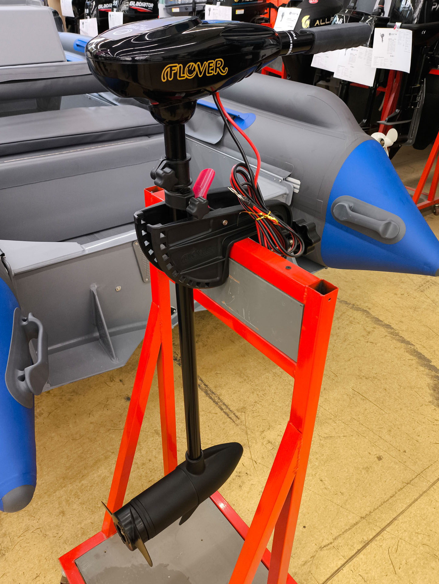 ������ � ������ �������� ������������ Flover F 33 TG ����� ����� 6.8 �� ��������� ������� ������ 33 ����� (15 ��) ��� ���������� �������� �� ������ �� 800 ��.