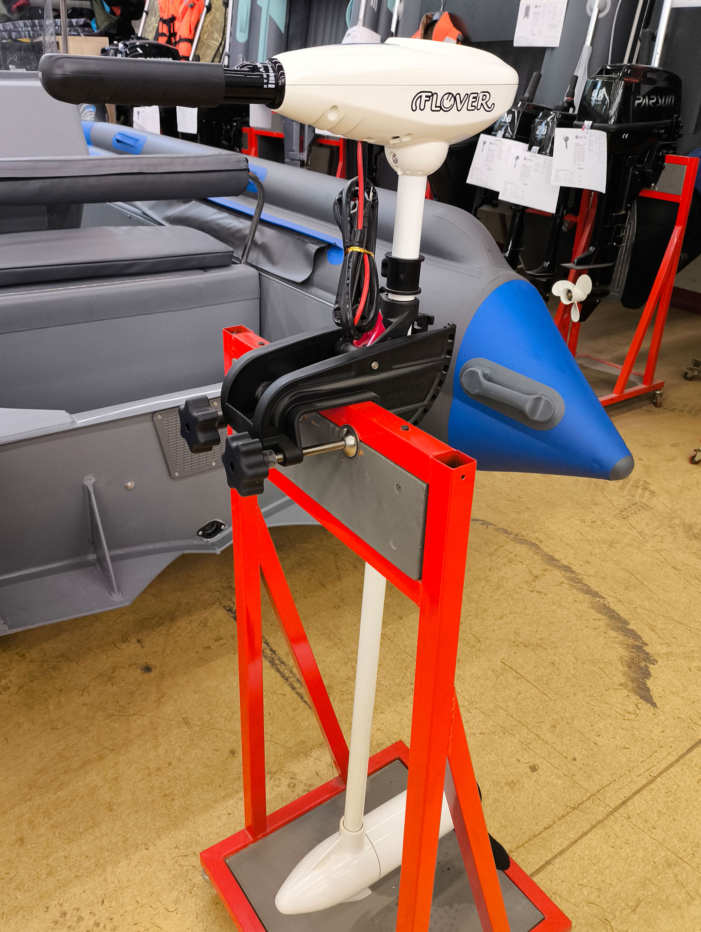 ����������� ������������ Flover F45TGS � ������� ����������� 12 ����� ���������� ������������ ��� 42 ������ � ��������� �������� 504 ����� ��� ����� �������.