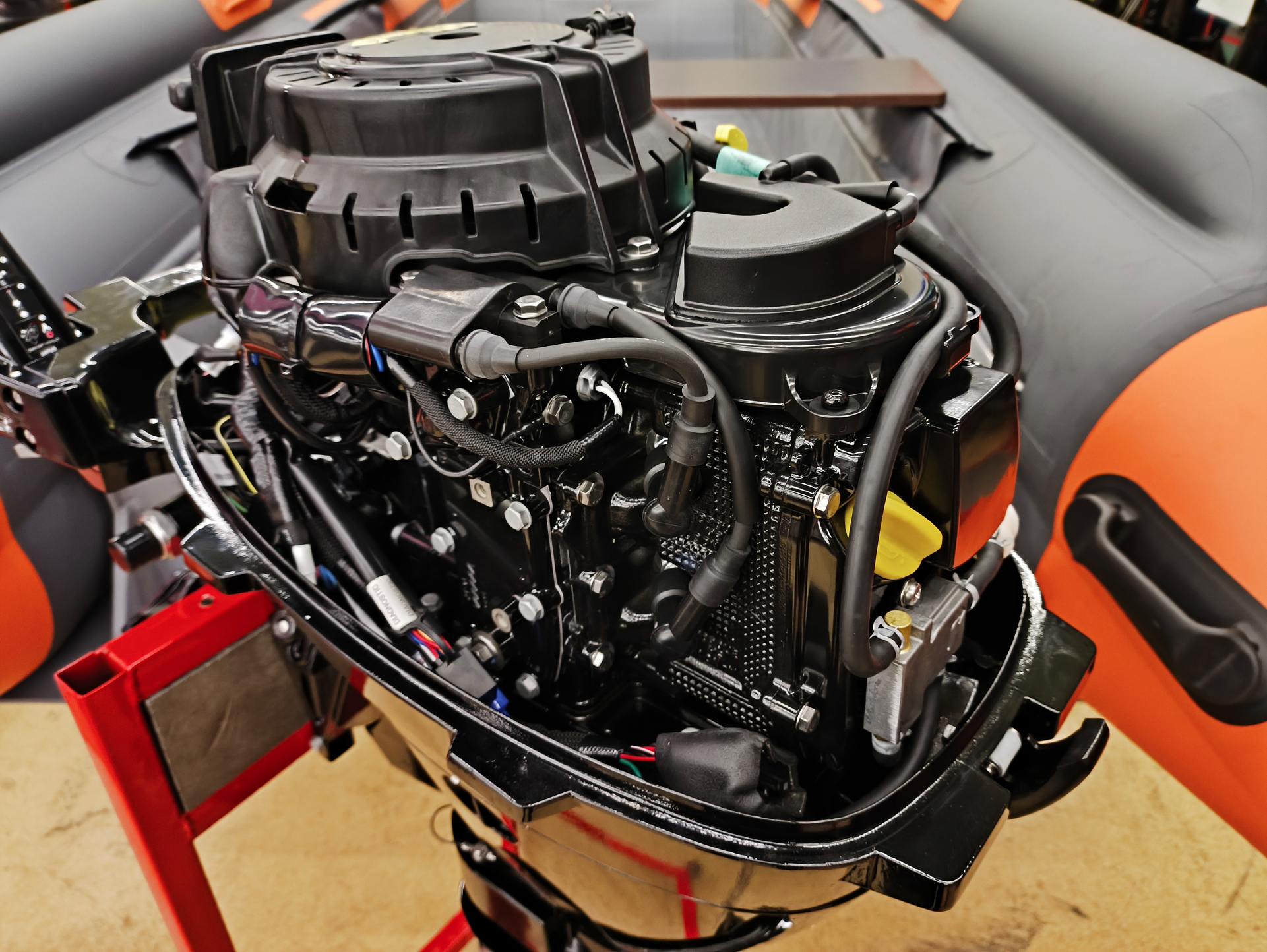 ����������� � ����������� Mercury ME F9.9 M � �������������� ���������� 209 ���.�� ��������� 9.9 �.�., ��� ��������� �� �������������� ��� � ����.