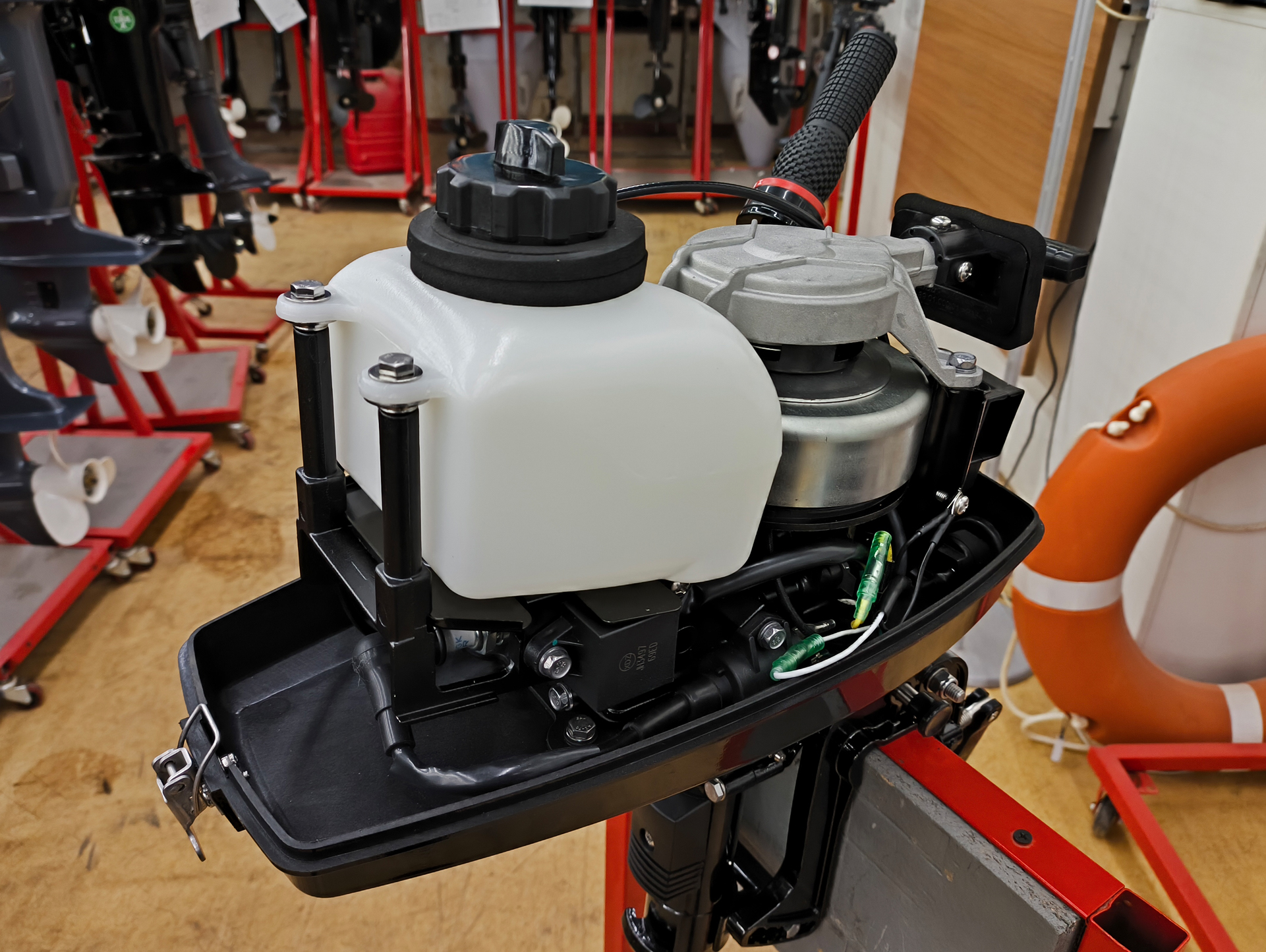 ����������� �������� ����� Gladiator 3 FHS ����� ���������� ��������� ��� �� 1.4 ����� � �������� �� ����� ������� � ����� � ��������� 50:1 ��� ���������� ���������� ������.