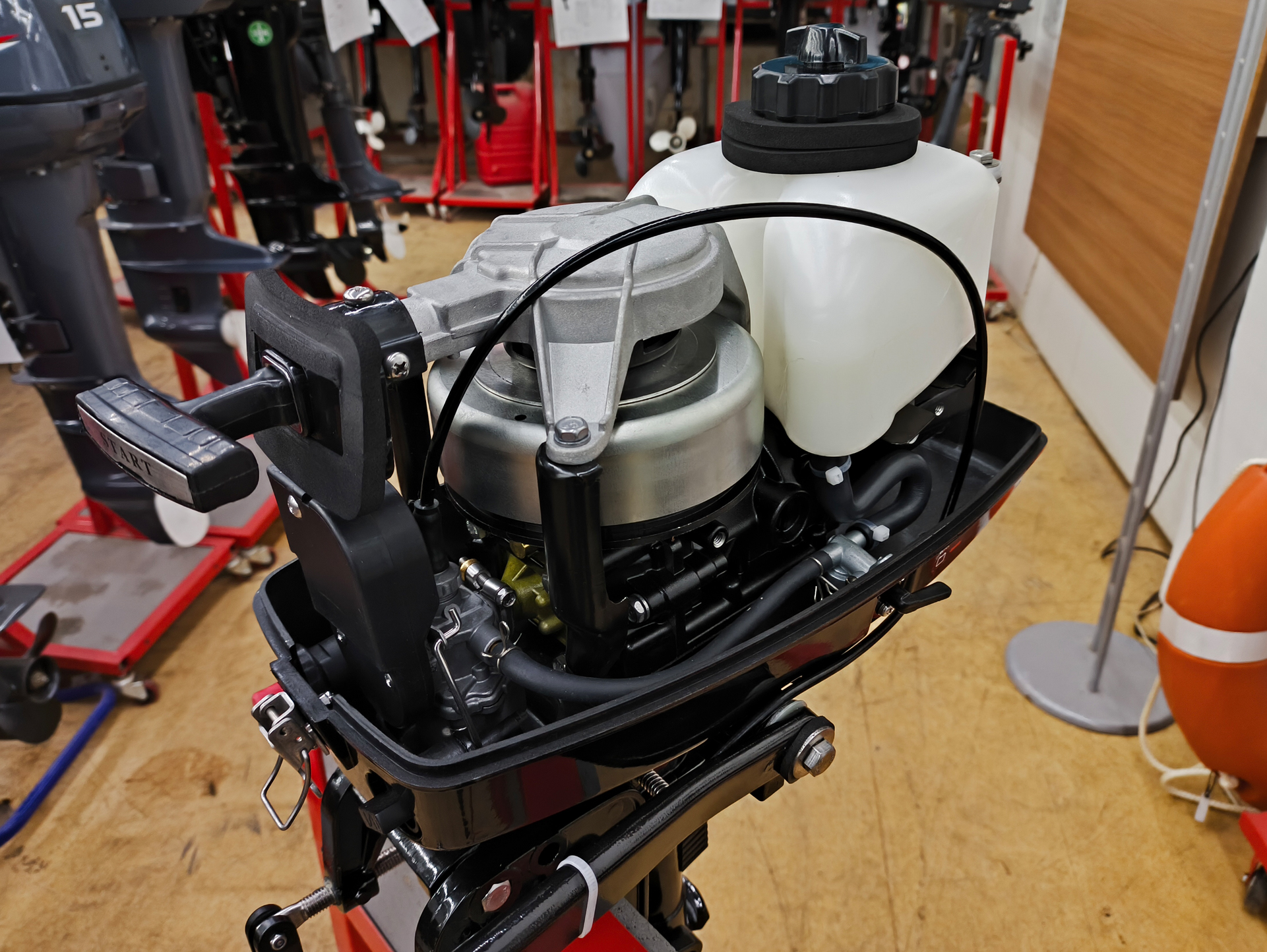 ���������� �������� ����� Gladiator G3FHS � �������� ��������� CDI � ������� ����������� ������������ ���������� ������ � �������� ������ � ����� �������� ��������.