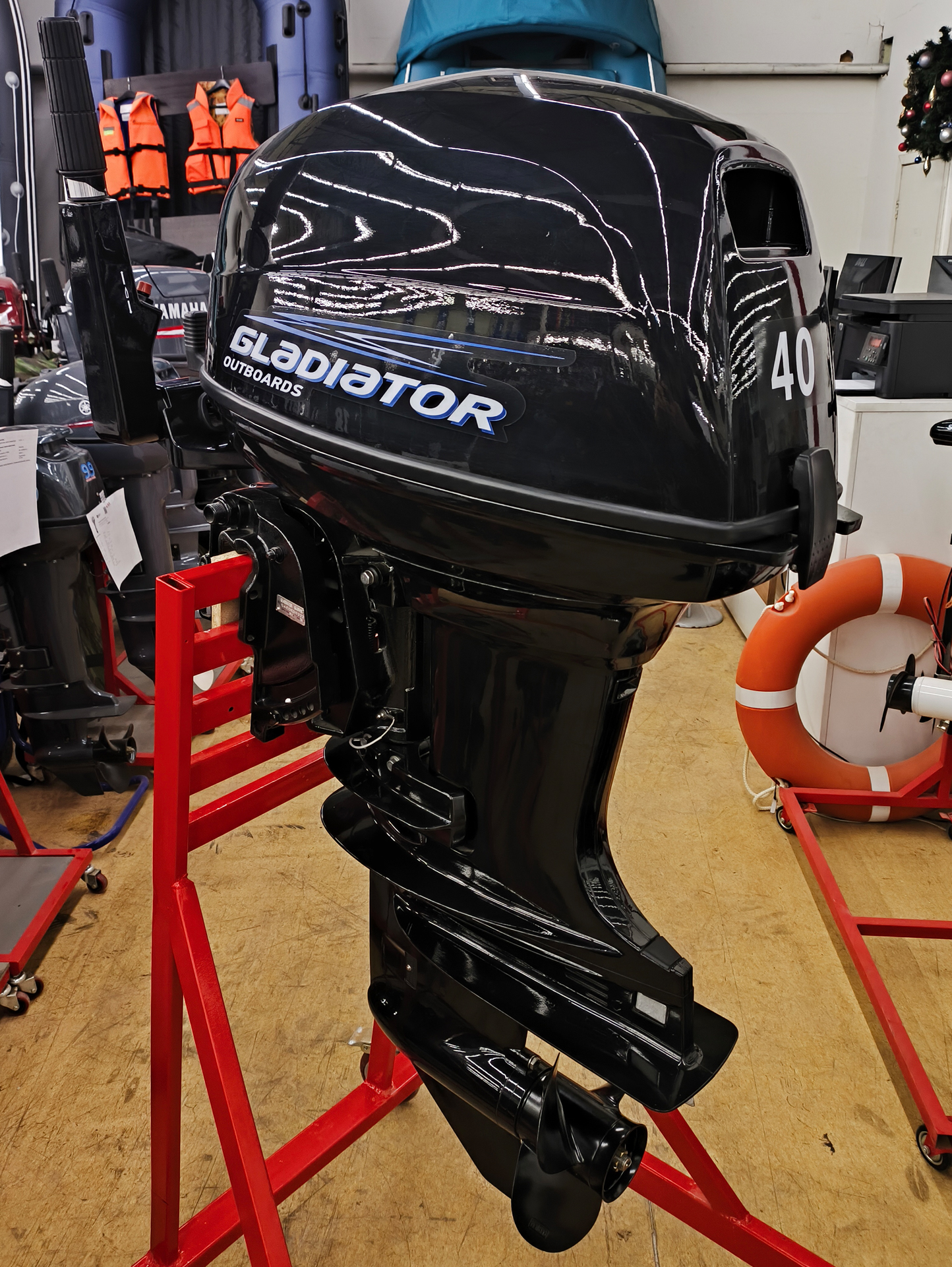 ������ ����������� �������� ����� Gladiator G 40 FHS � ���������� 703 ���.�� ��������� 40 �.�., ����������� �������� ���� ��� ������� ����� � ������� �� ������� ��� �����.