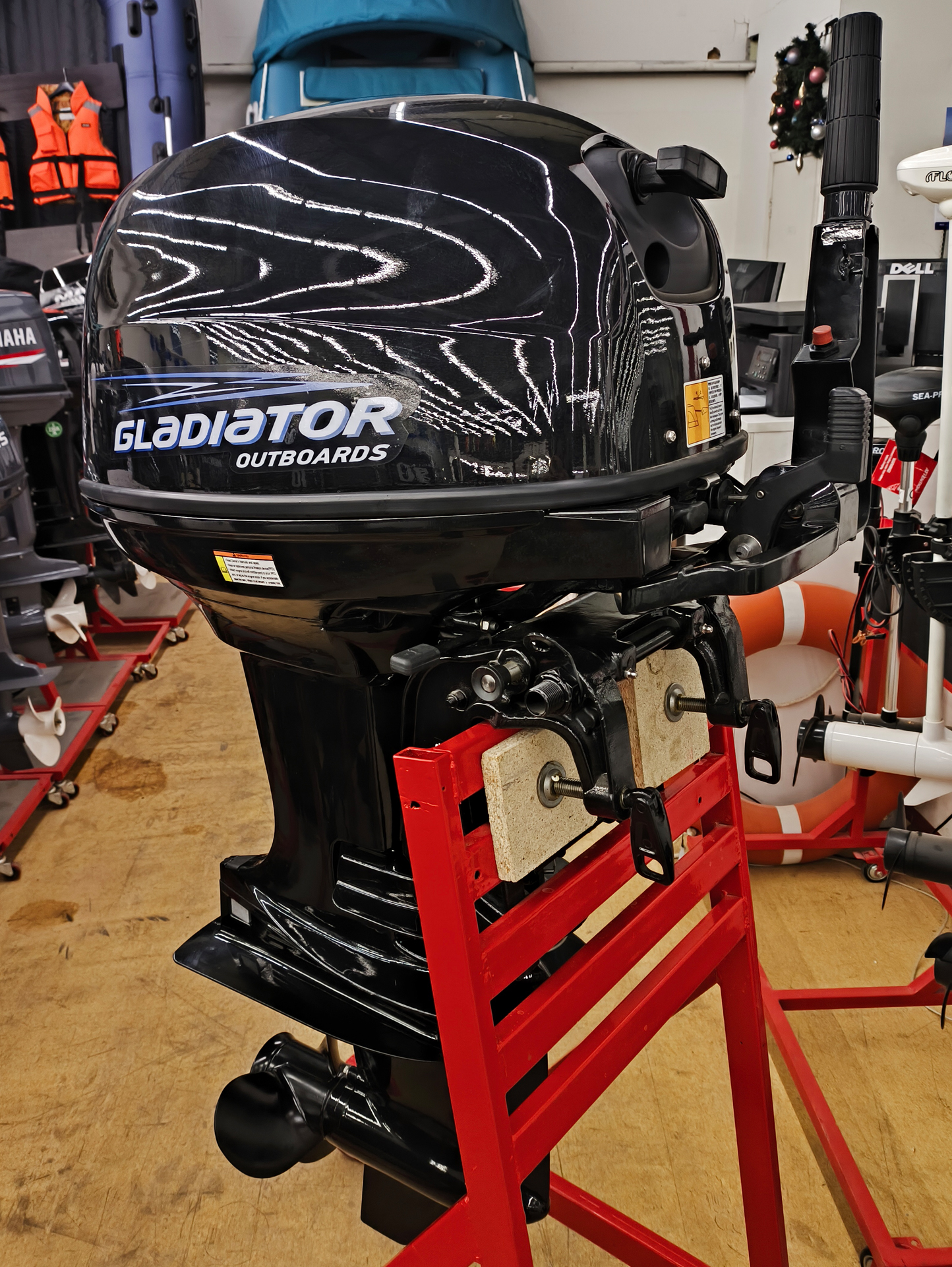 ������ � ����� ������ �������� ����� Gladiator 40 FHS � ����������� ������������ ����� ����� 72 �� (������ S), ��� �������� ��� ��������������� � ��������� �� ������.