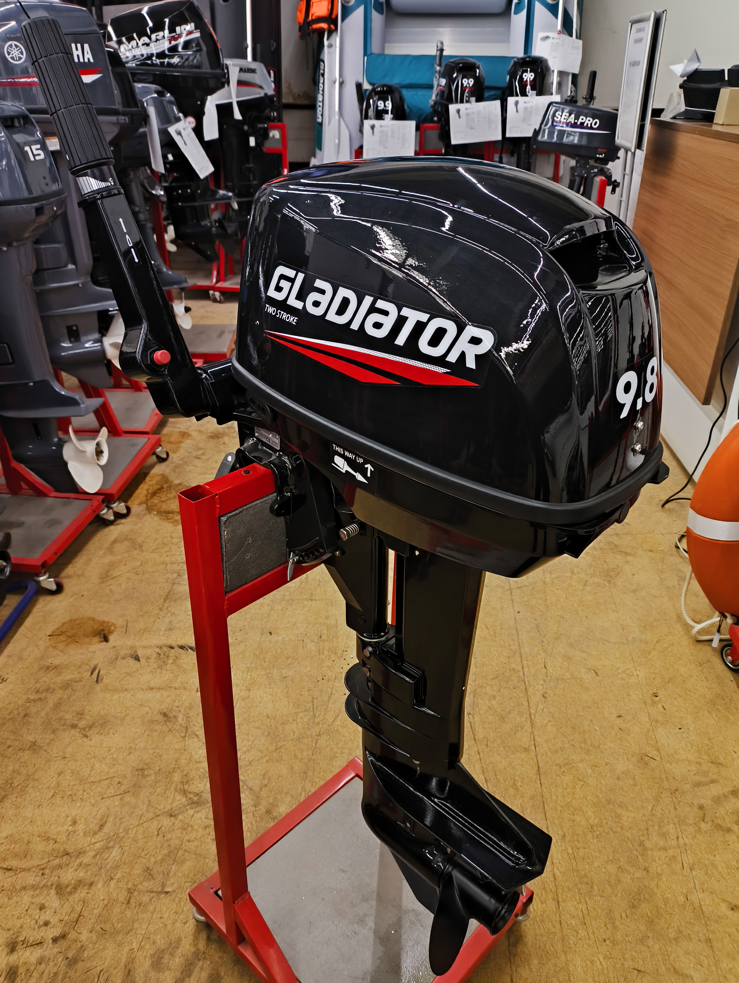 Gladiator G 9.8 F - ��� ��������� ����������� �������� ����� ��������� 9,8 �.�. � ������ ���������. ������ ������ � ��� � �������� ��� � ��������� ��������.