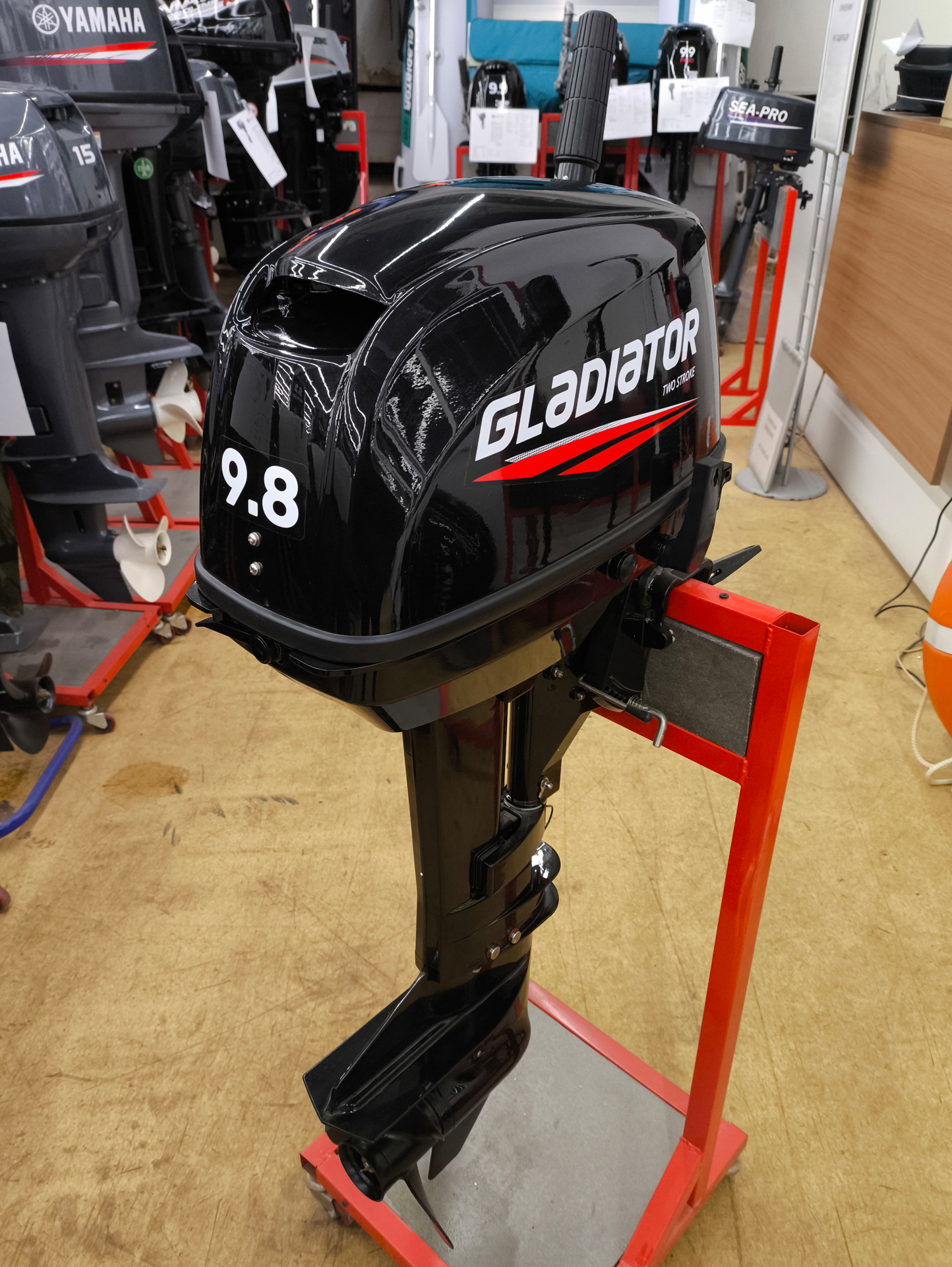 ����������������� ��������� ����� Gladiator G 9.8 F ��������� ������������ �������� 6000 � ������, ����������� �������� �������� ��� ������ �����.