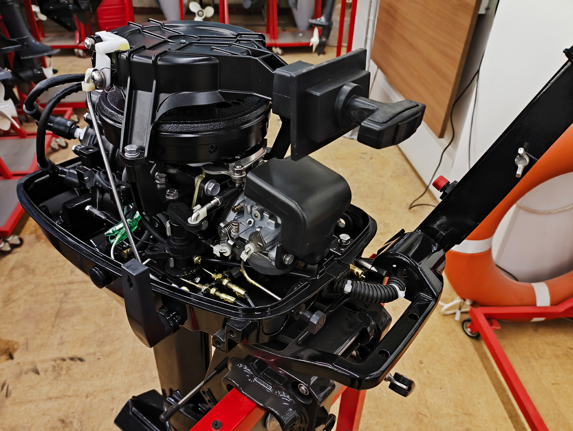 ������������� �������� ����� ��������� 9,8 F ������� �������� ������������ ��������� CDI � ������� �����������, �������������� ���������� ������ � ��������� ��������.