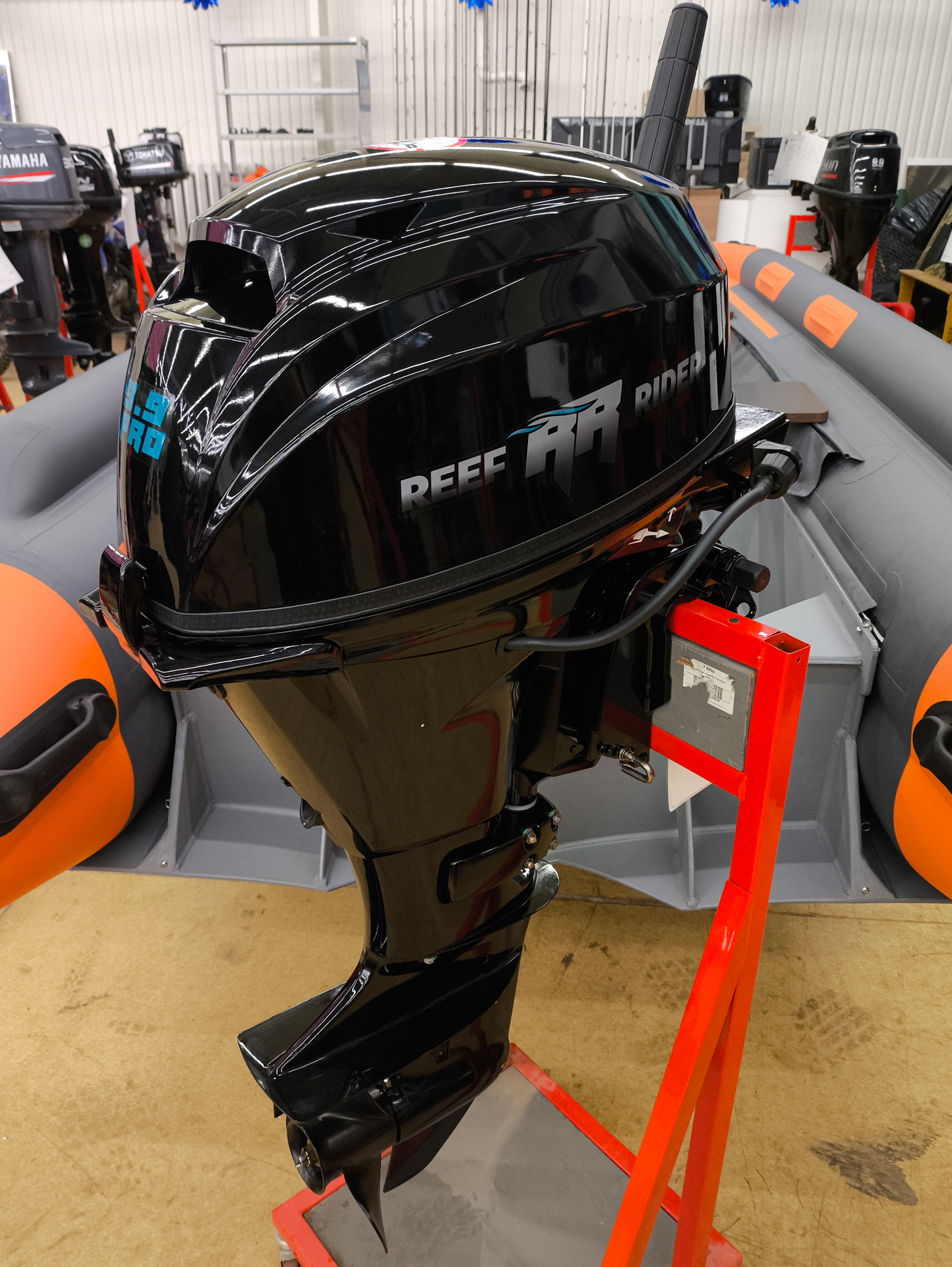 ������ �������������� �������� ����� Reef Rider RRF9.9HES-IB PRO � ����������� ��������� 20 �.�. ��������� ������������ ��������� ��� ������������ ����������� � ����.