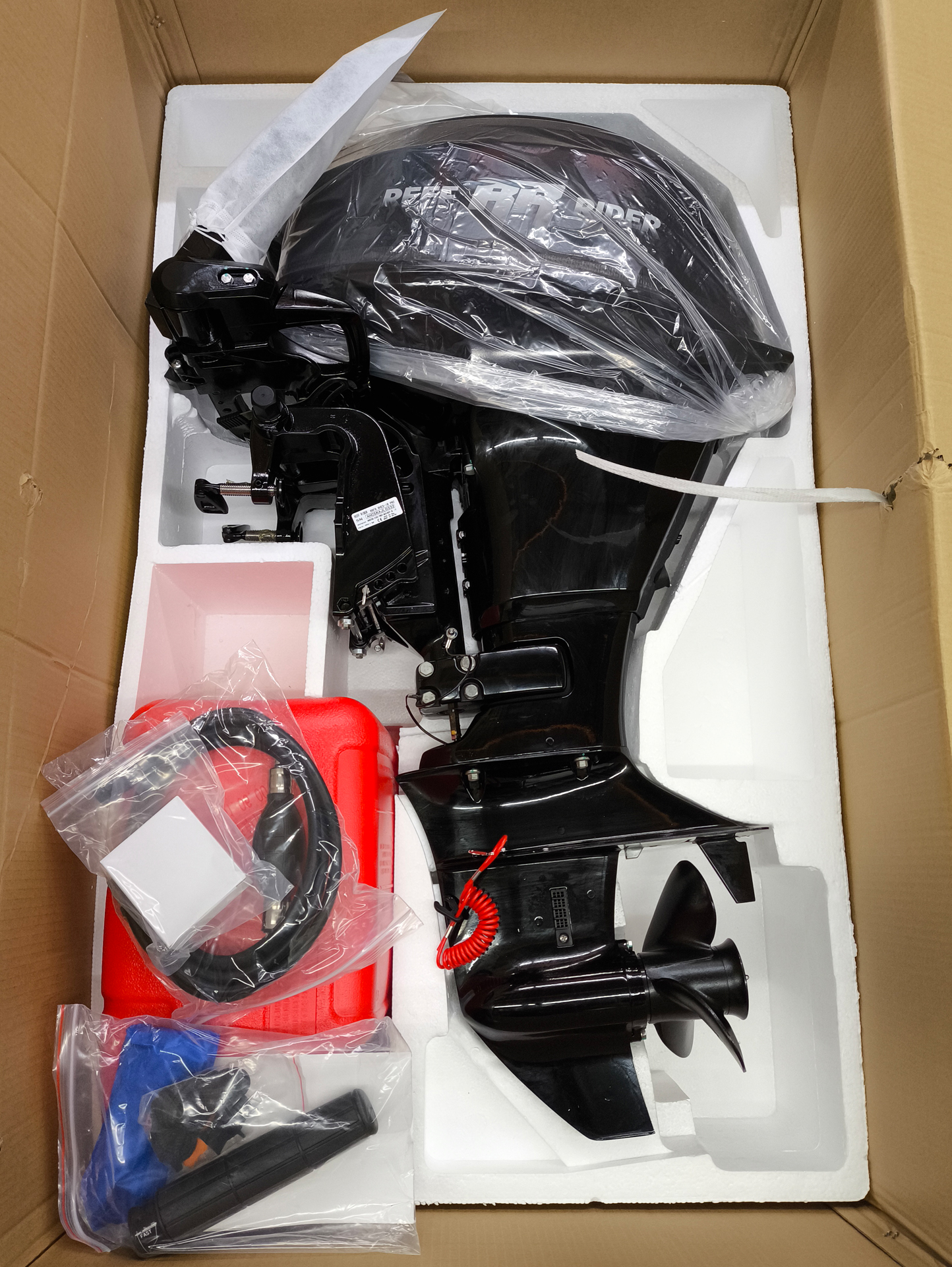 � ������������ Reef Rider RRF9.9HES-IB PRO ������ ���������� ����������� 12V 8Ah, ������� ����, ��������� ���, �����, ����� ������������ � ��������� ����������� ������������.