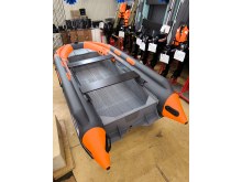 ������������� ����� RIB Angler Tornado 400S Fi ���������� �� ��������� ���������� ������ ��������� �� 30 �.�., ��� ��������� ��������� ������� �������� � �������� �������� � ���������.