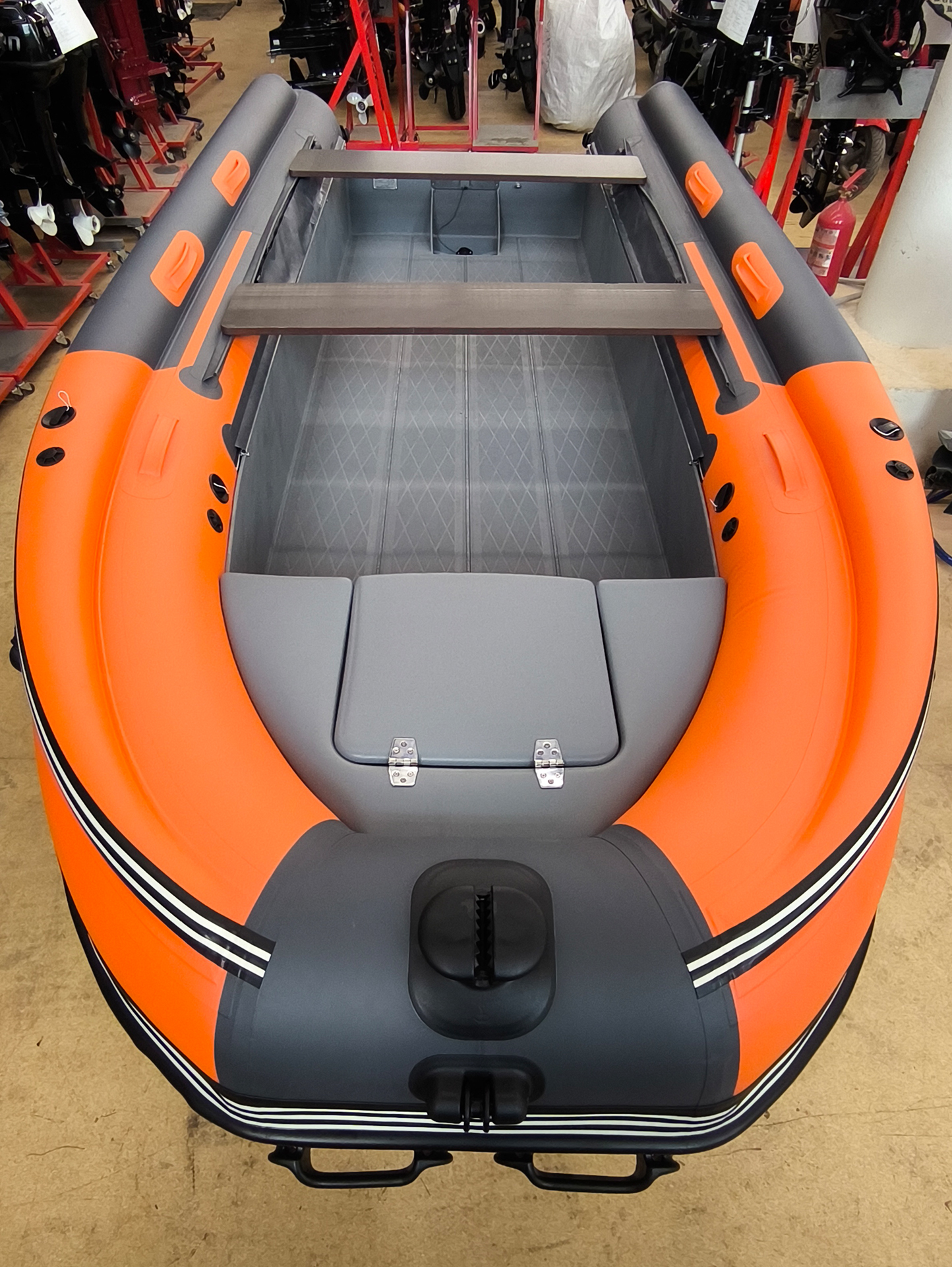 �������� �������� ����� Angler Tornado 400S Fi ����� ������� �� ��� ���������� 1100 �/��.� � 4 ������������ �������� � 2 �������� � ����������� ��� ������������ ������������ �� ����.