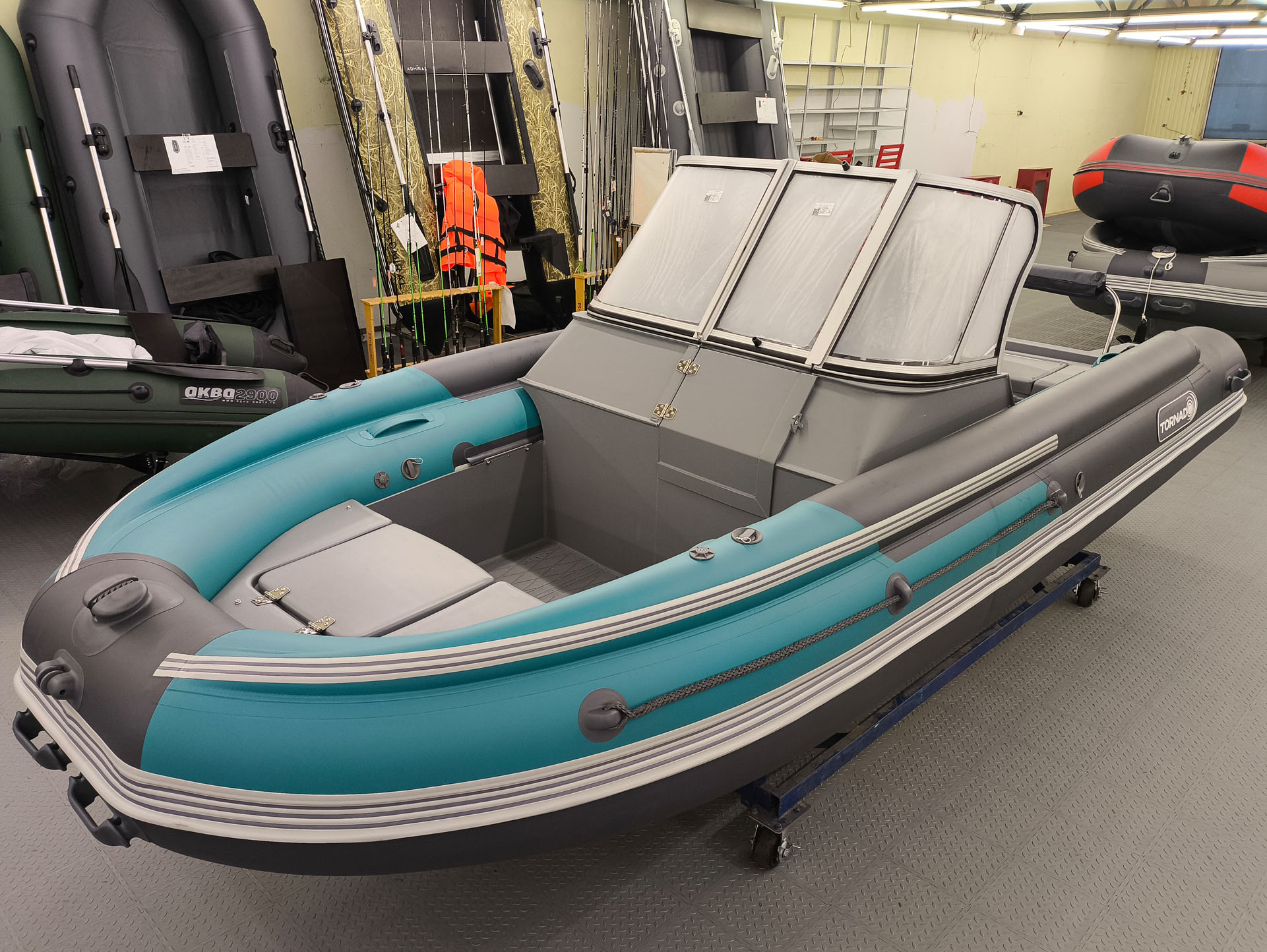 ����������� �������� ����� RIB � ��������� ��������� 60 �� Tornado 430 Fi MAX PRO - ��� ������� ����� ��� ������ 430 �� ��� ����� �� 40 �.�. ������ ������ ����� � ��� � �������� ��� � ��������� ��������.