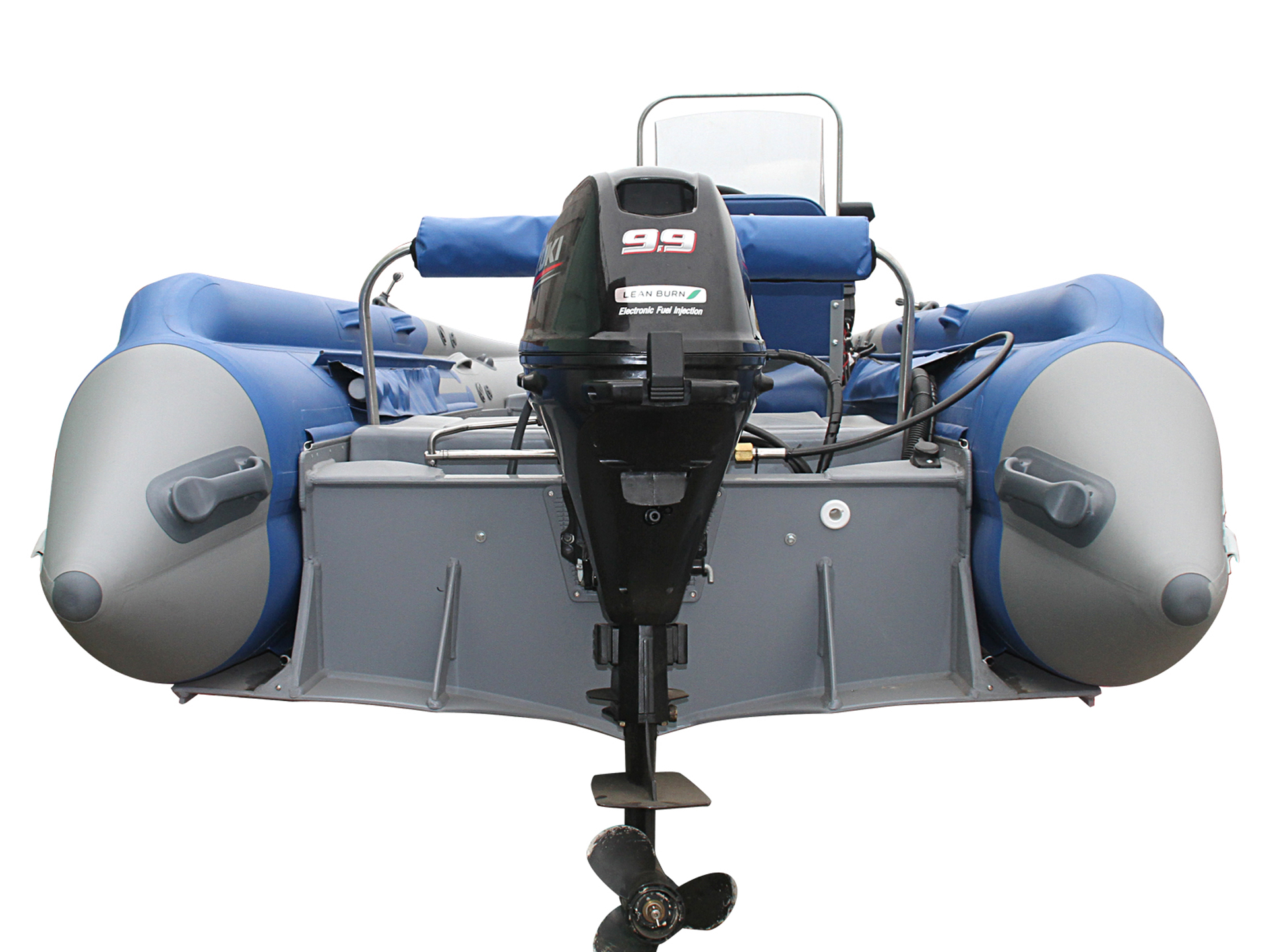 ������ RIB ����� Tornado 430S Fi ���������� �� ��������� ����� �� 40 ��������� ���, ����������� ������� �������� � �������� ������������� �� ����.