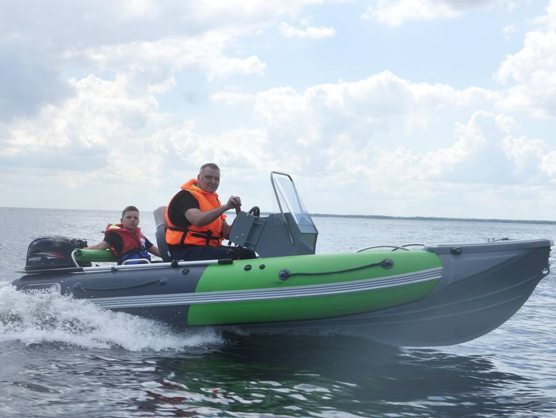 ������� RIB-��� �� ����������� ������� �������� (���) ������ ����� RIB Angler Tornado 460 ���������� � �������� � ������, � ������� �� ������� �������� ����.