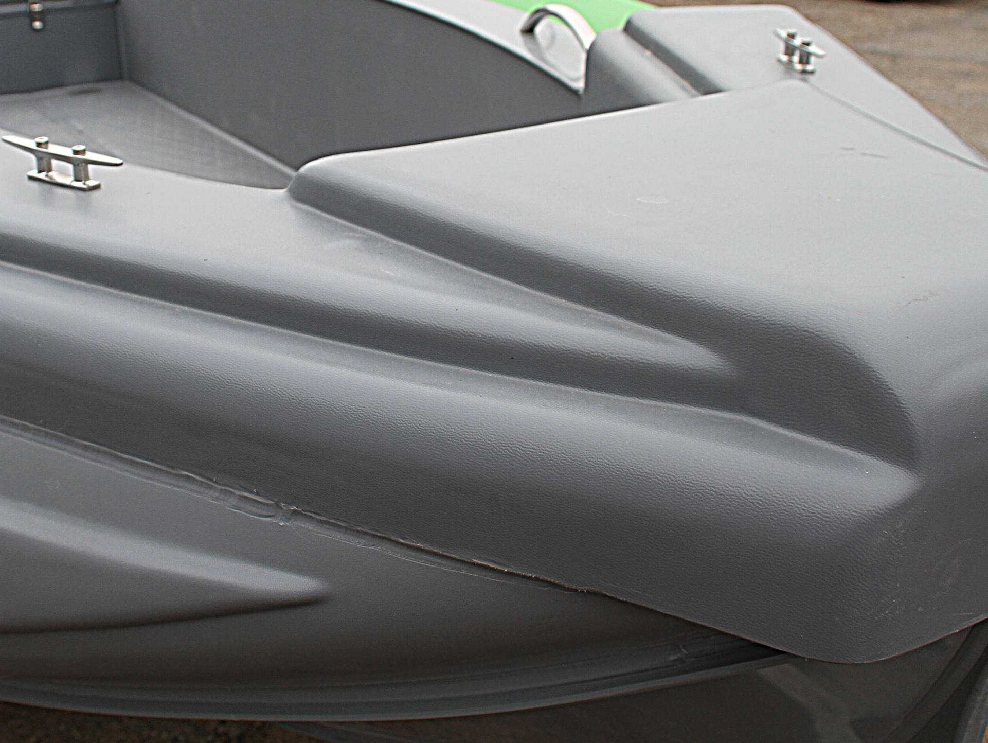 ������� RIB ��� �� ����������� ������� �������� ������������ ����� RIB Tornado 460S FI �������� ������������� � �������� �������, � ������������ ������ ������ 415-540 �� �������� ��� ������ �������.