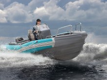 ������ � ��������������� RIB ����� Angler Tornado 500 ����� ����� 340 ��, ��� ��������� ���������� � �� �������� ������� � ������ �������� � ������ �� ����.