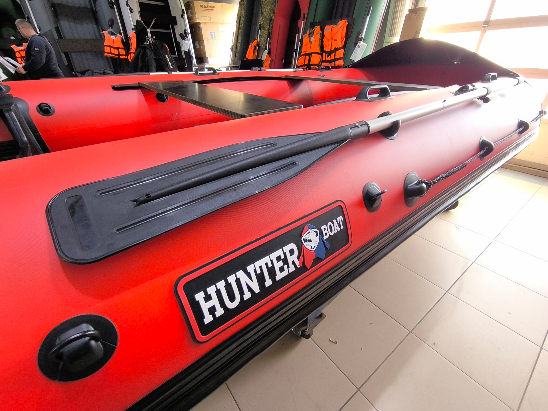 ˸���� �������� ����� HUNTER TRAVEL 400 ����� ����� 67 �� � ���������, ��� ��������� ���������� � � �����-�������� �������� 116 �� 45 �� 50 ��.