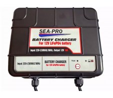 �������������� �������� ���������� ��� LiFePO4 ������������� � ������� IP67 SEA-PRO TE4-0264A - ���, ���������� ���������� �������� ����� 10� ��� 12� �������. ������ ������ �������� ���������� � ��� � �������� ��� � ��������� ��������.